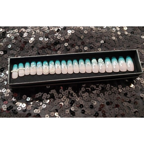 Samara Press On Nail Set - Picture 2 of 4